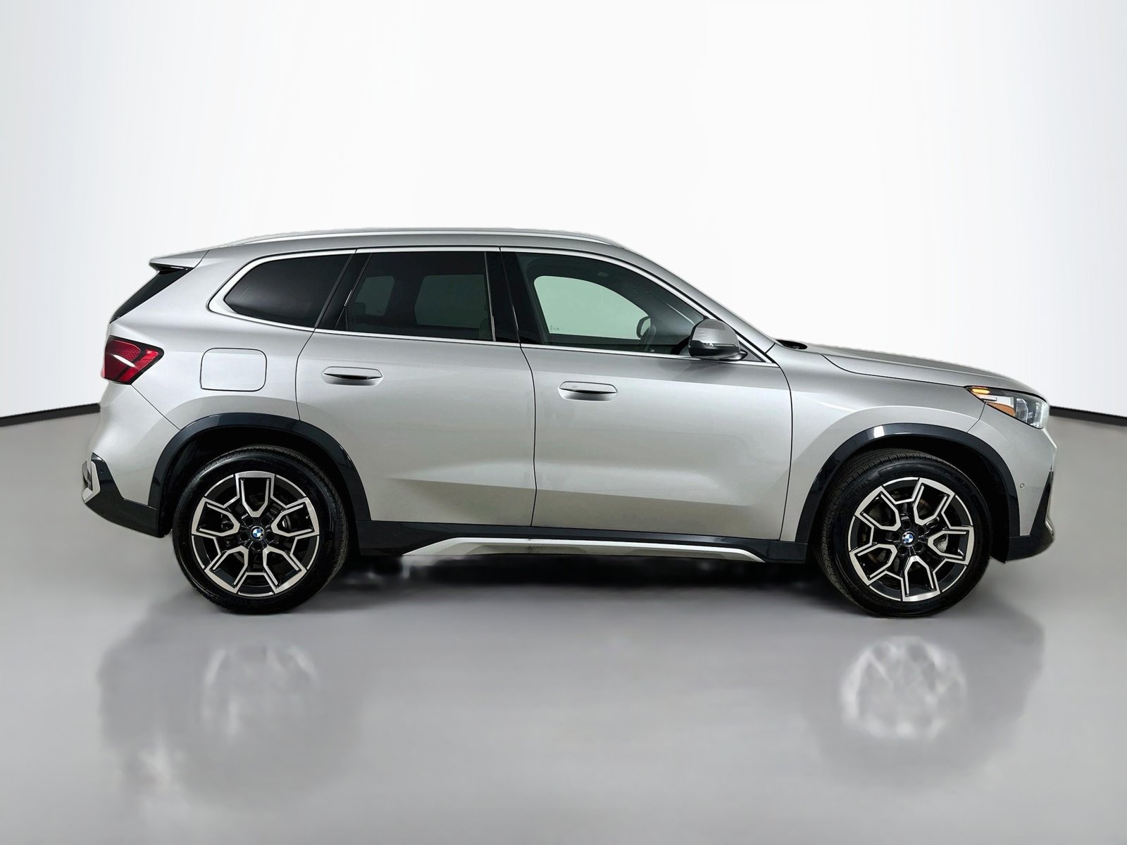 Used 2026 BMW X1 xDrive28i w/ Convenience Package AWD/4WD image 4
