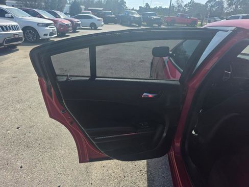 Used 2013 Dodge Charger SE w/ Sport Appearance Group image 8