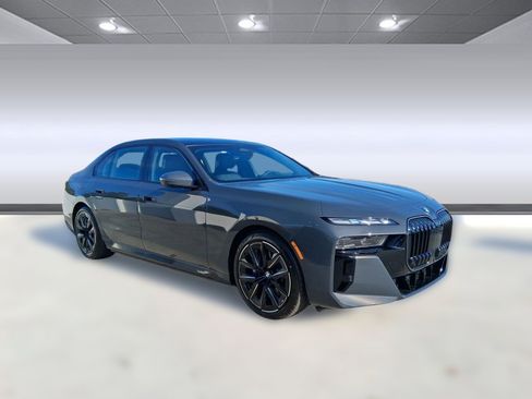 New 2026 BMW 750e xDrive w/ Executive Package image 7