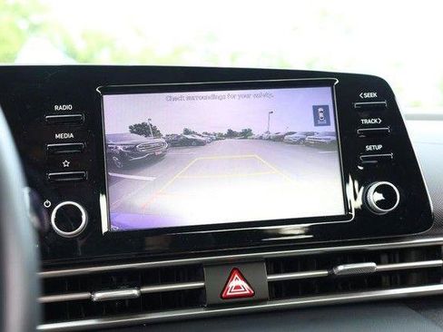 Used 2022 Hyundai Elantra SEL w/ Convenience Package FWD image 12