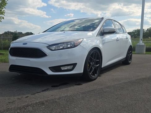 Used 2017 Ford Focus SEL FWD image 2