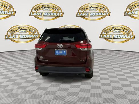 Used 2019 Toyota Highlander XLE image 2