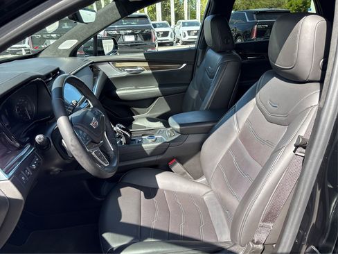 Used 2022 Cadillac XT5 Premium Luxury w/ Platinum Package image 9