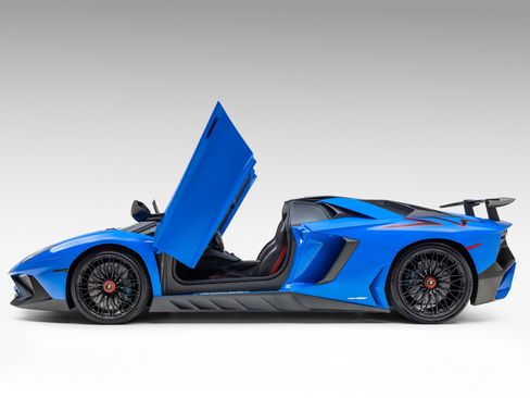 Used 2017 Lamborghini Aventador LP 750-4 Superveloce image 3