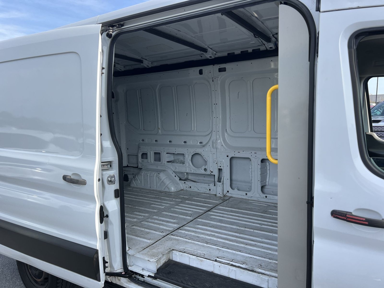 Used 2021 Ford Transit 250 Medium Roof RWD image 19