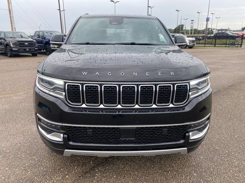 Used 2024 Jeep Wagoneer L Series II w/ Flexible Seating Group AWD/4WD image 9