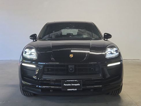 Certified 2026 Porsche Macan AWD/4WD image 8