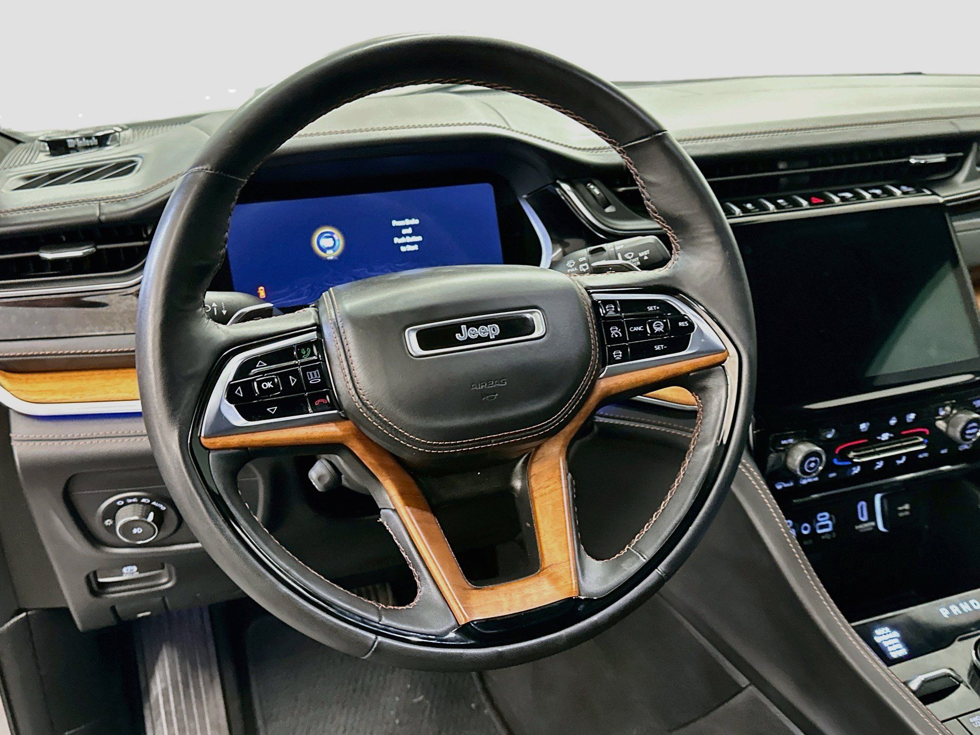 Used 2023 Jeep Grand Cherokee L Summit AWD/4WD image 18