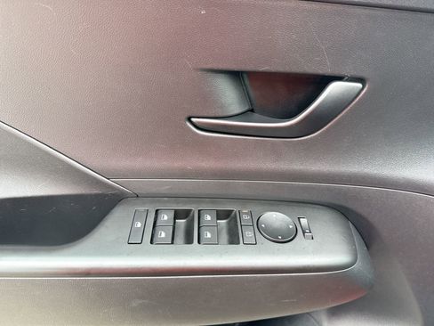 Used 2025 Hyundai Kona SEL FWD image 15