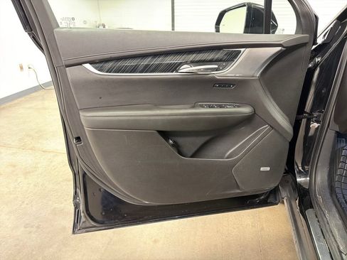 Used 2023 Cadillac XT6 Premium Luxury FWD image 23