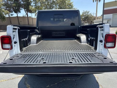 Used 2023 Jeep Gladiator Overland image 26