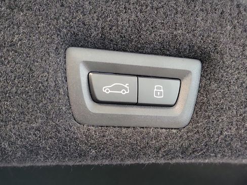Used 2026 BMW 740i xDrive AWD/4WD image 9