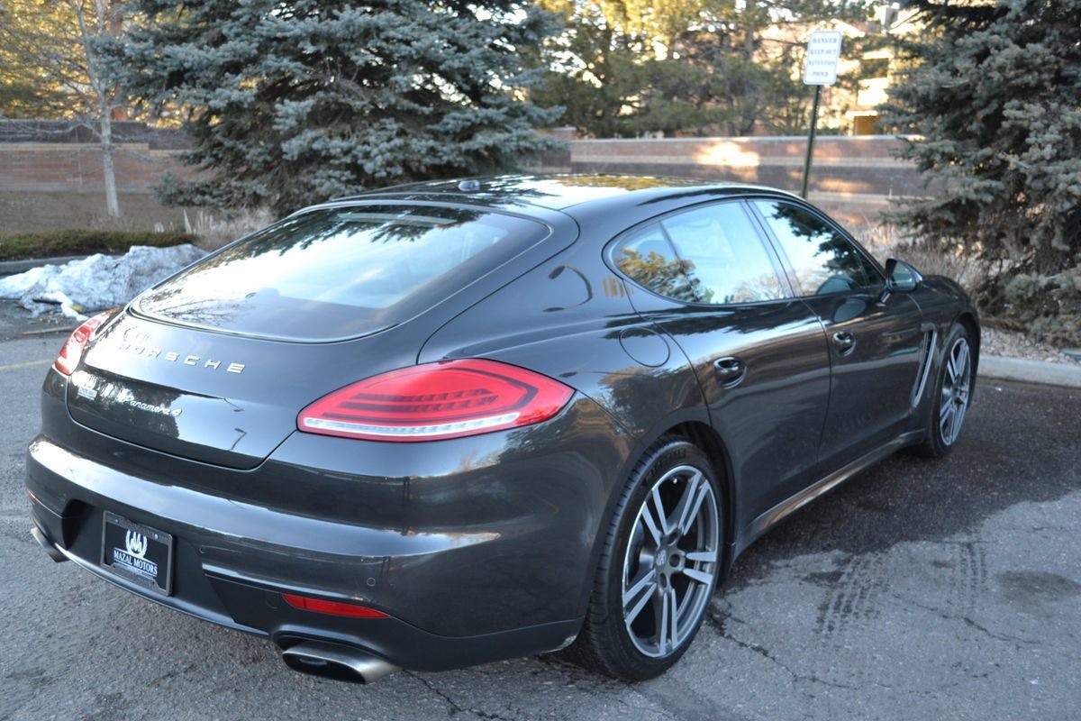 Used 2014 Porsche Panamera 4 w/ Premium Package AWD/4WD image 19