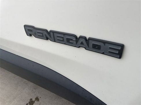 Used 2020 Jeep Renegade Altitude image 30