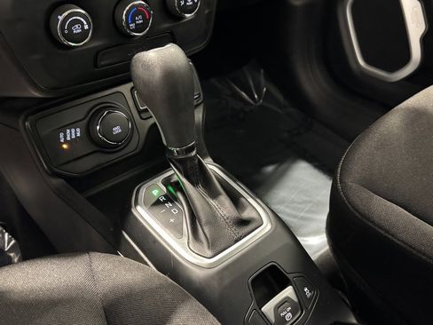 Used 2020 Jeep Renegade Sport image 14