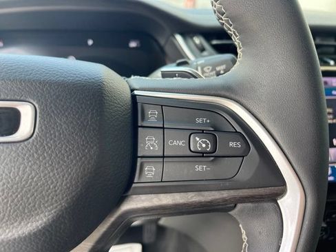 Used 2023 Jeep Grand Cherokee L Limited w/ Luxury Tech Group II AWD/4WD image 18