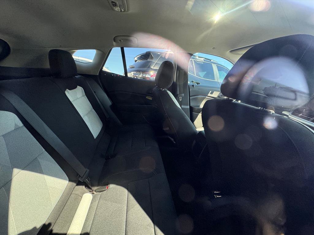 Used 2025 Chevrolet Trax LS w/ LS Convenience Package FWD image 3
