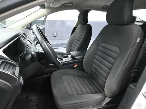 Used 2017 Ford Fusion SE image 22