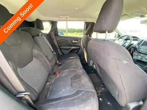 Used 2020 Jeep Cherokee Latitude FWD image 31