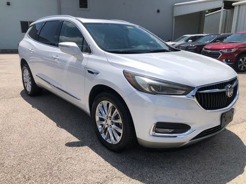 Used 2019 Buick Enclave Premium w/ Experience Buick Package FWD image 3