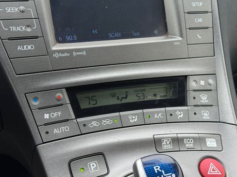 Used 2013 Toyota Prius Three FWD image 19