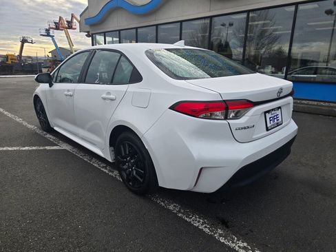 Used 2024 Toyota Corolla LE image 3