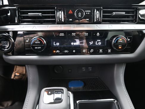 New 2026 Nissan Pathfinder SL FWD image 17
