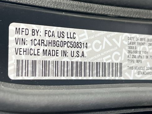 Used 2023 Jeep Grand Cherokee Limited AWD/4WD image 31