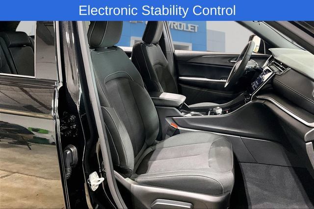 Used 2025 Jeep Grand Cherokee Laredo X w/ Luxury Tech Group I AWD/4WD image 28