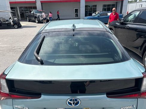Used 2022 Toyota Prius Limited w/ Premium Convenience Package FWD image 11