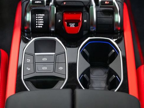Used 2025 Lamborghini Urus SE AWD/4WD image 30