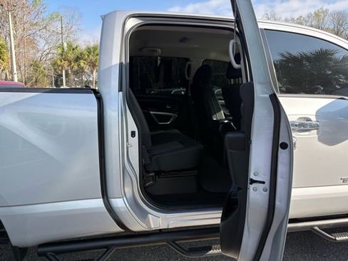 Used 2019 Nissan Titan SV w/ SV Convenience Package image 26