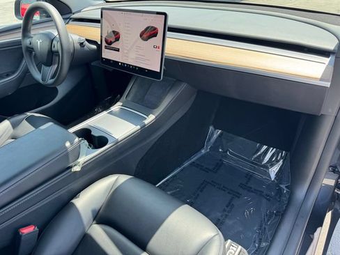 Used 2024 Tesla Model Y Performance AWD/4WD image 5