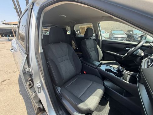 Used 2025 Nissan Rogue SV FWD image 37