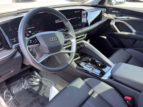 Used 2025 Audi Q5 Premium w/ Premium Plus AWD/4WD image 8
