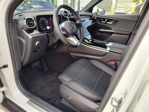New 2025 Mercedes-Benz GLC 300 image 2