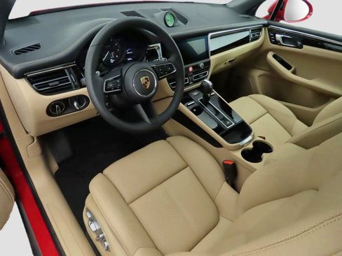 Certified 2025 Porsche Macan AWD/4WD image 4
