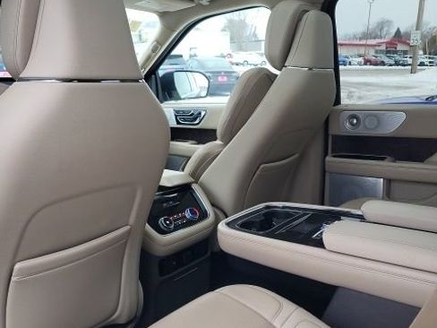 Used 2021 Lincoln Navigator Reserve image 13