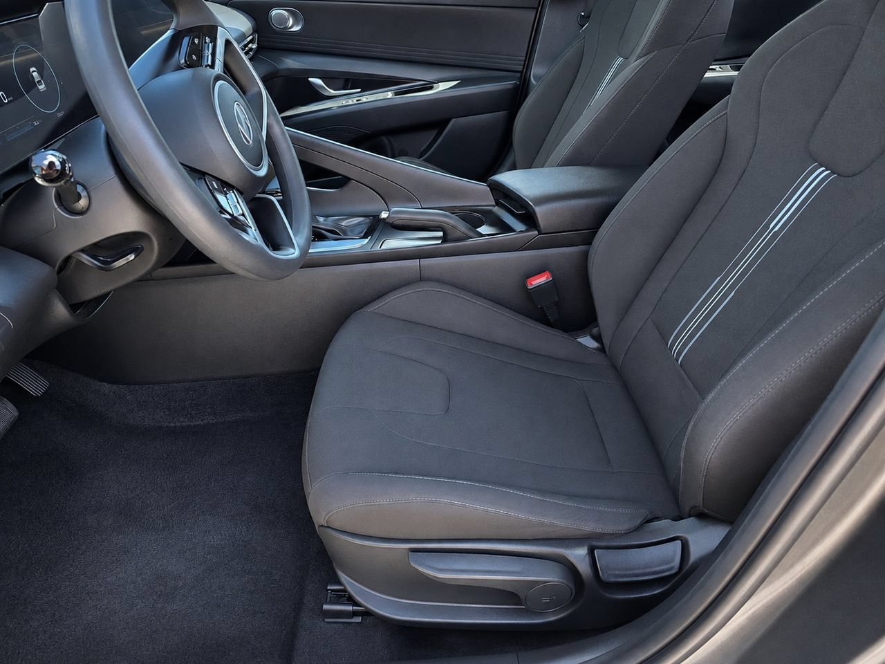 Used 2024 Hyundai Elantra SEL FWD image 14