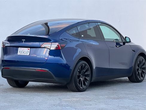 Used 2023 Tesla Model Y Long Range image 4
