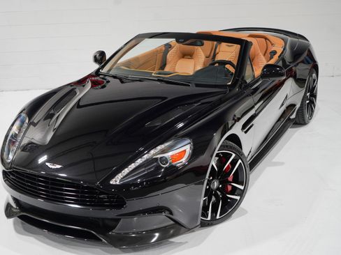 Used 2017 Aston Martin Vanquish Volante RWD image 33