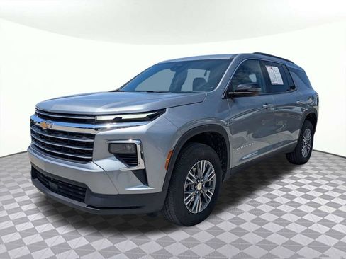 Used 2026 Chevrolet Traverse LT FWD image 7