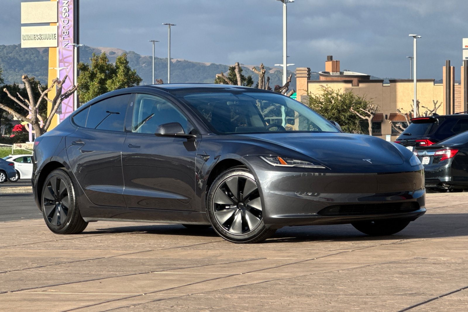 Used 2025 Tesla Model 3 Long Range RWD image 2