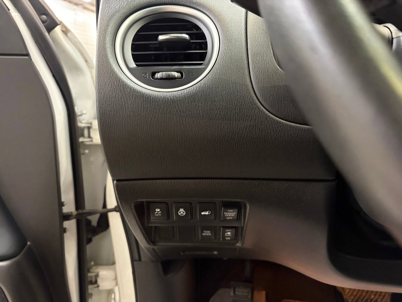 Used 2014 Nissan Pathfinder Platinum w/ Platinum Premium Package AWD/4WD image 16