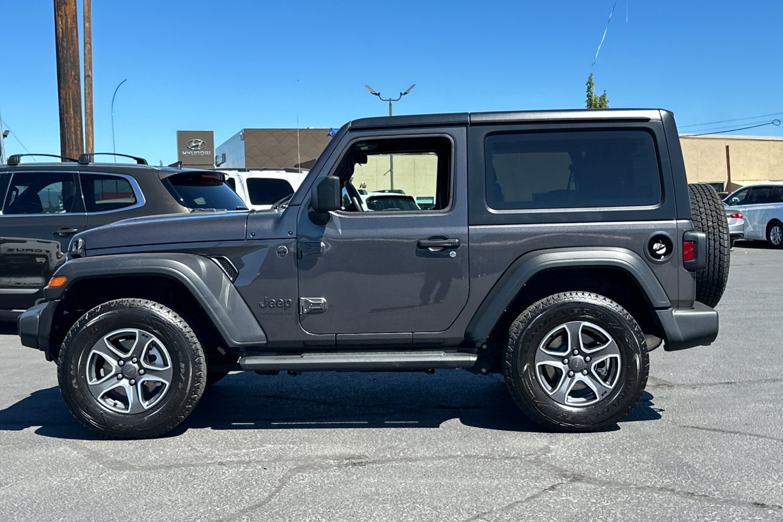 Used 2022 Jeep Wrangler Sport AWD/4WD image 7