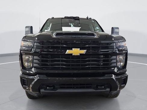 Used 2024 Chevrolet Silverado 2500 Custom w/ Custom Value Package image 10