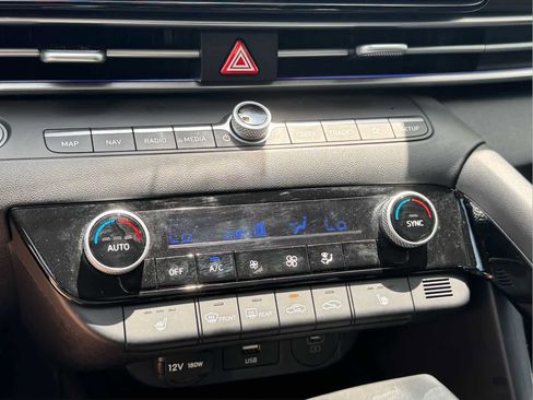 Used 2025 Hyundai Elantra SEL FWD image 37