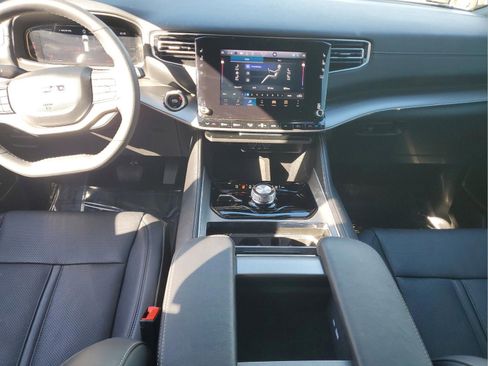 Used 2025 Jeep Wagoneer Series II image 12