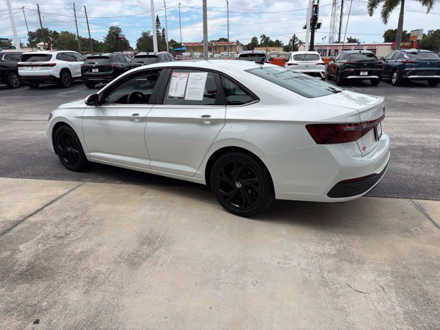 Used 2025 Volkswagen Jetta SE FWD image 6