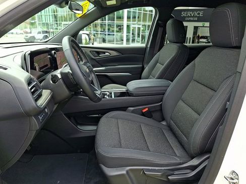 Used 2024 Chevrolet Traverse LS FWD image 13